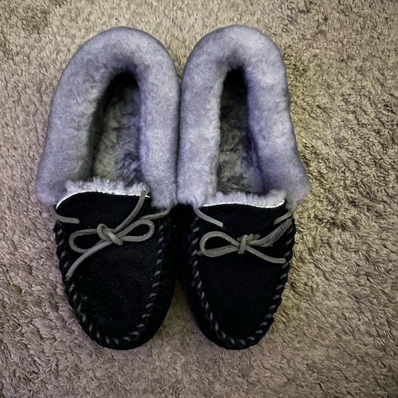 New L.L Bean black moccasins - Picture 3 of 6